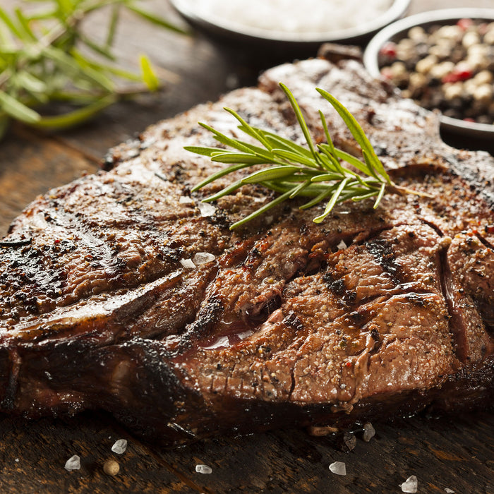 Leckeres Fleisch mit Rosmarin, Glasbild Quadratisch