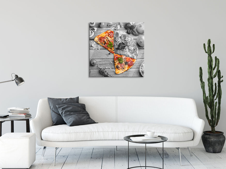 Pizza auf Holztisch, Glasbild Quadratisch