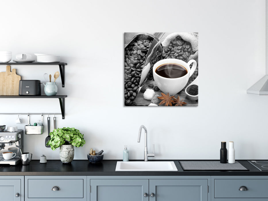 Kaffee neben Kaffeebohnen, Glasbild Quadratisch