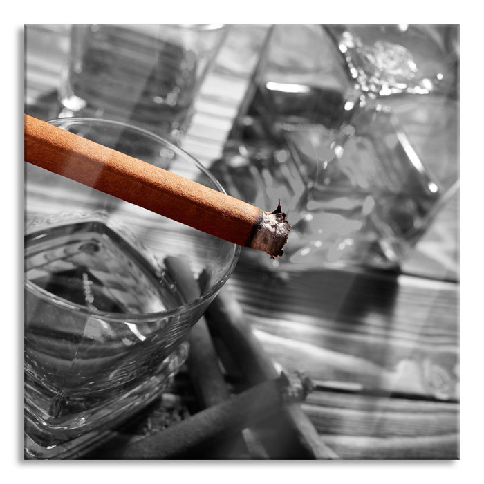 Zigarre auf Whiskeyglas, Glasbild Quadratisch