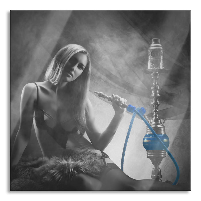 Pixxprint Frau neben Shisha, Glasbild Quadratisch
