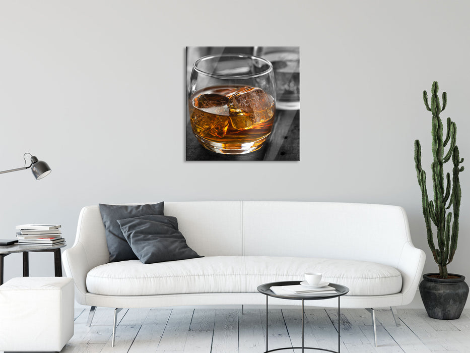 Gekühlter Whiskey im Glas, Glasbild Quadratisch