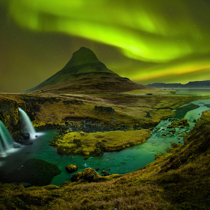 Kirkjufell Wasserfall, Glasbild Quadratisch