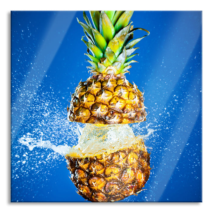 Ananas mit Wasser bespritzt, Glasbild Quadratisch