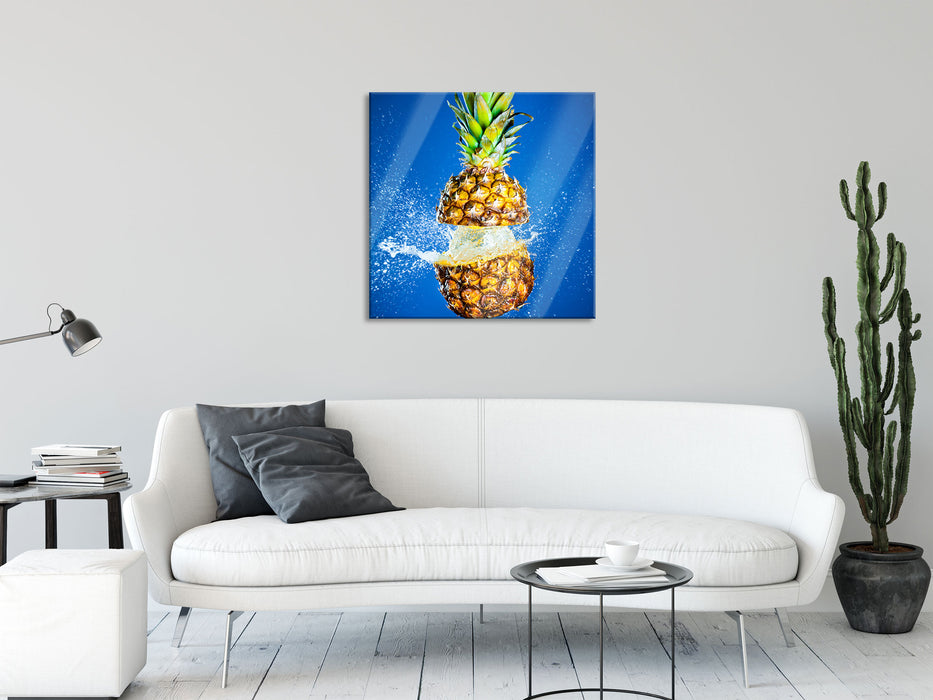 Ananas mit Wasser bespritzt, Glasbild Quadratisch