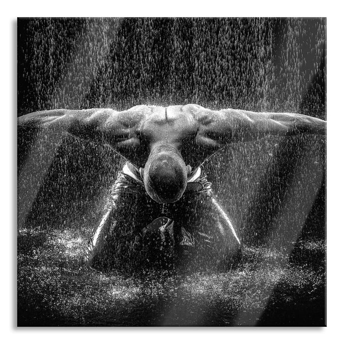 Bodybuilder im Regen Kunst B&W, Glasbild Quadratisch