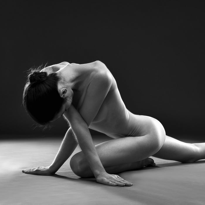 sexy Frau macht Yoga, Glasbild Quadratisch