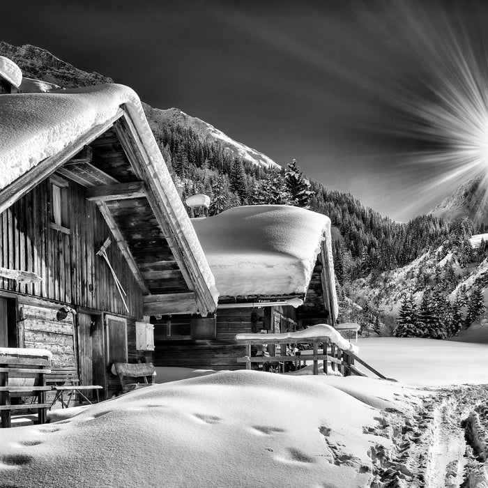 Verschneite Alpenhütte, Glasbild Quadratisch