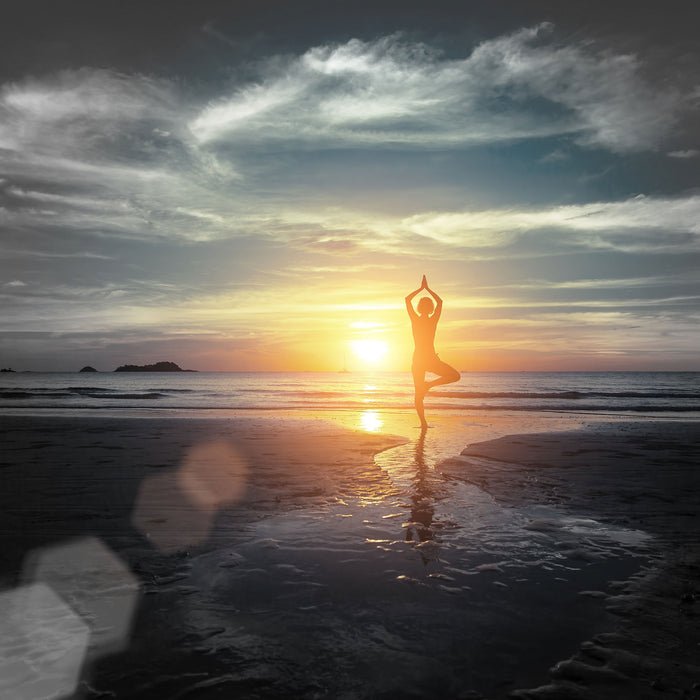Yoga Silhouette am Strand, Glasbild Quadratisch