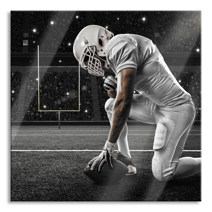 Pixxprint knieender Football-Spieler, Glasbild Quadratisch