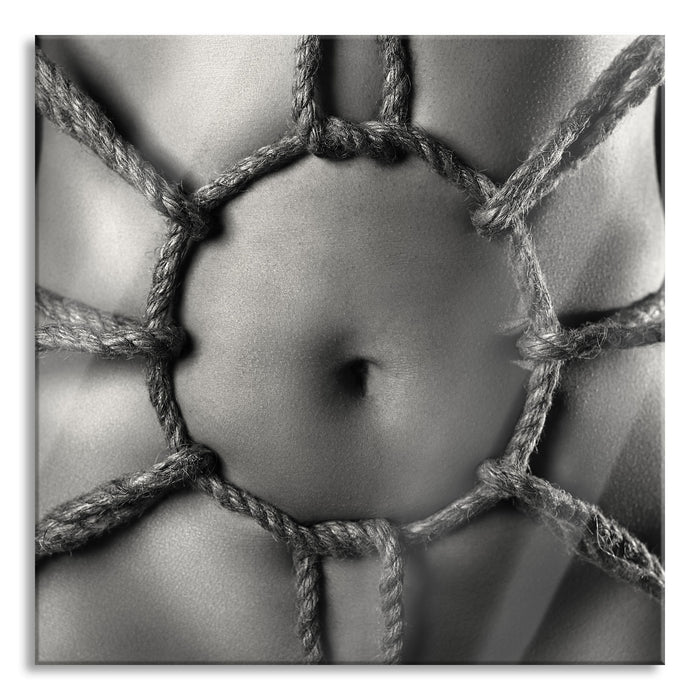 Kreis aus Seilen auf nacktem Körper, Glasbild Quadratisch