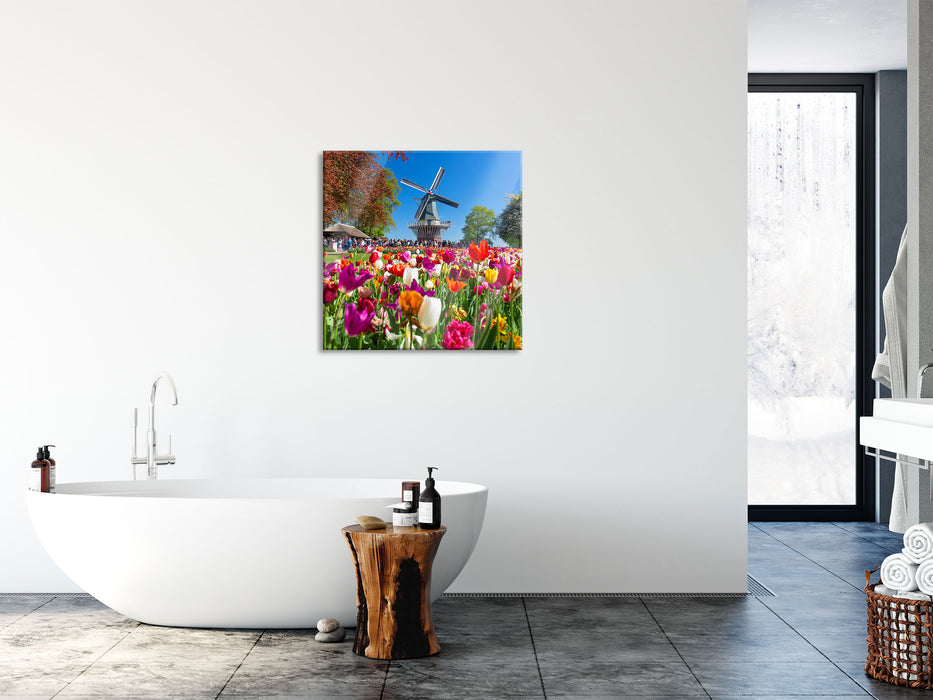 Holländisches Tulpenmeer vor Windmühle, Glasbild Quadratisch