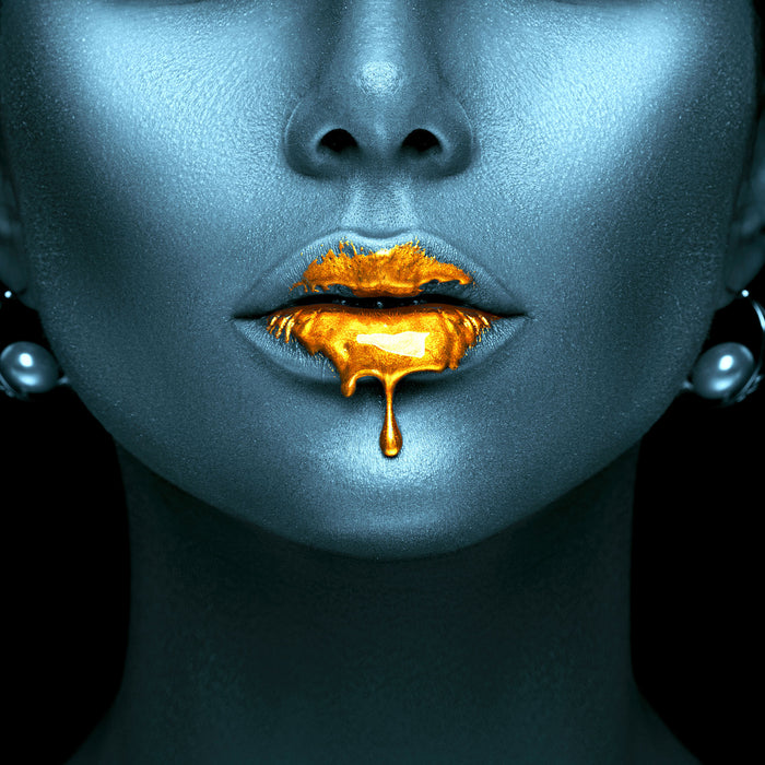 Frauenmund mit goldenem Gloss, Glasbild Quadratisch