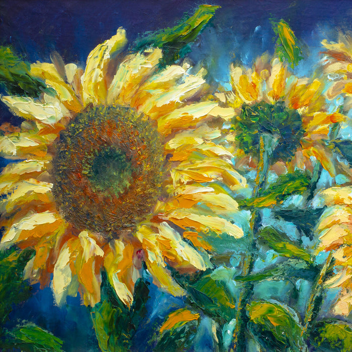 Sonnenblumen vor blauem Hintergrund, Glasbild Quadratisch