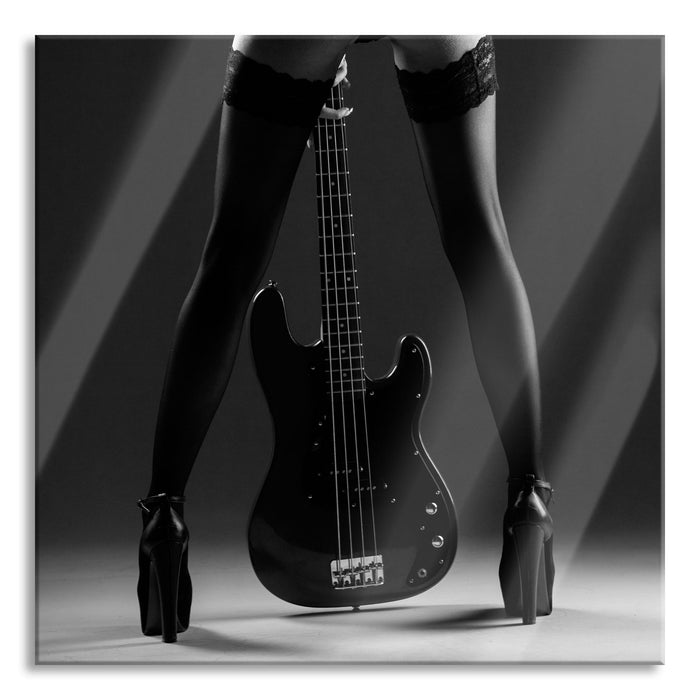 Pixxprint Frau in Spitzenstrümpfen mit Gitarre, Glasbild Quadratisch