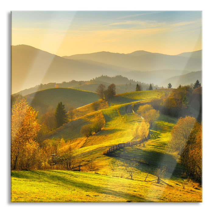 Hügelige Herbstlandschaft bei Sonnenuntergang, Glasbild Quadratisch