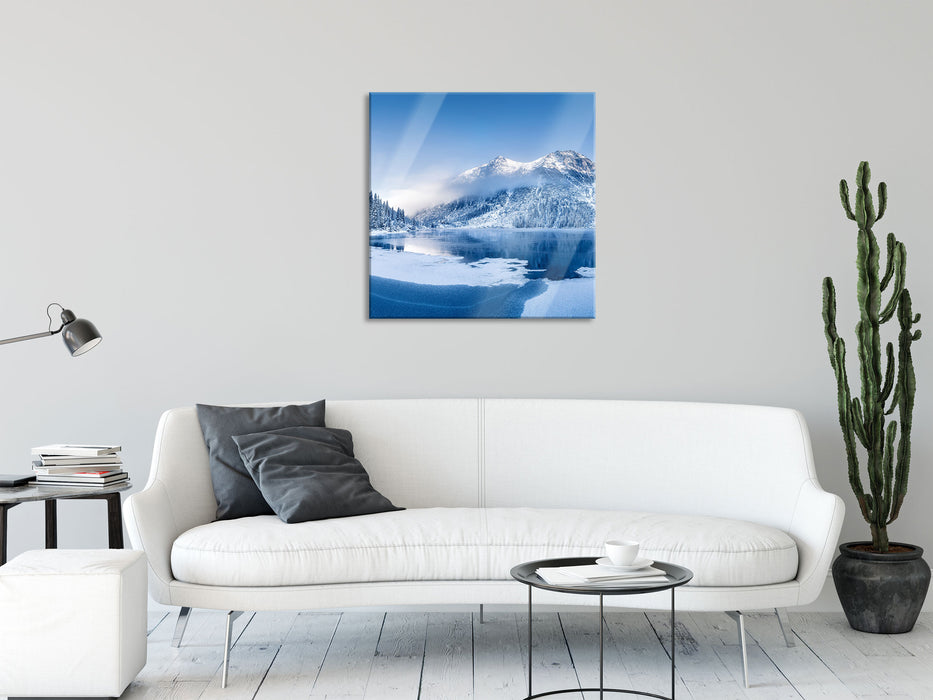 Winterlandschaft mit gefrorenem Bergsee, Glasbild Quadratisch