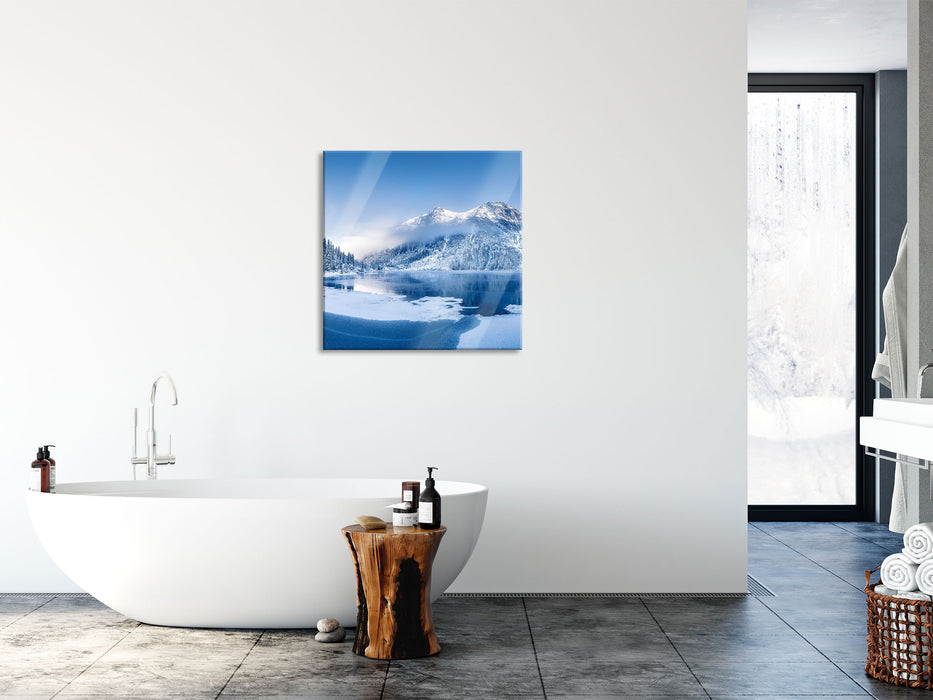 Winterlandschaft mit gefrorenem Bergsee, Glasbild Quadratisch