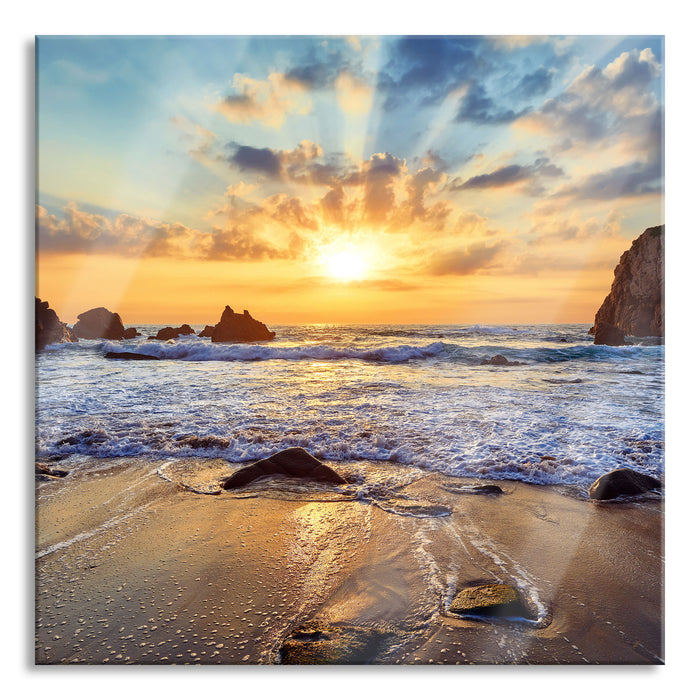 Pixxprint Sandstrand mit Felsen im Sonnenuntergang, Glasbild Quadratisch