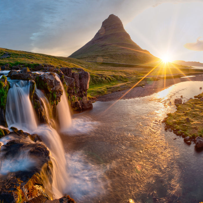 Wasserfall in Isalnd bei Sonnenuntergang, Glasbild Quadratisch