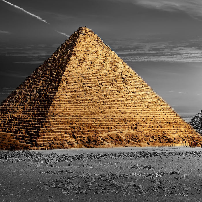 Ägyptische Pyramiden bei Sonnenuntergang B&W Detail, Glasbild Quadratisch