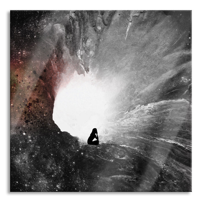 meditierende Frau vor Loch in Galaxie B&W Detail, Glasbild Quadratisch