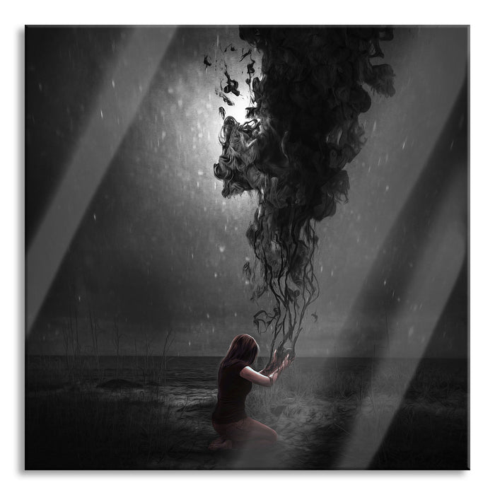 Pixxprint Kniende Frau mit dunklen Dämonen B&W Detail, Glasbild Quadratisch