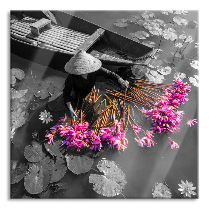 Pixxprint Wasserlilienernte mit Boot in Vietnam B&W Detail, Glasbild Quadratisch
