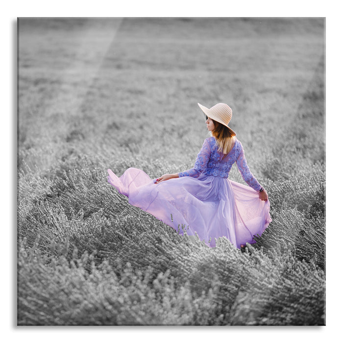 Pixxprint Frau im Kleid läuft durch Lavendelfeld B&W Detail, Glasbild Quadratisch