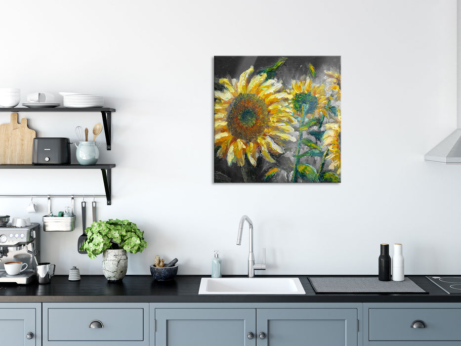 Sonnenblumen vor blauem Hintergrund B&W Detail, Glasbild Quadratisch