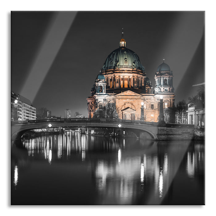 Pixxprint Berliner Dom an der Spree bei Nacht B&W Detail, Glasbild Quadratisch