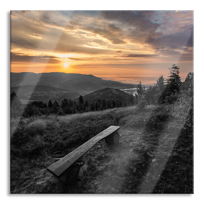 Bank auf Berggipfel bei Sonnenuntergang B&W Detail, Glasbild Quadratisch