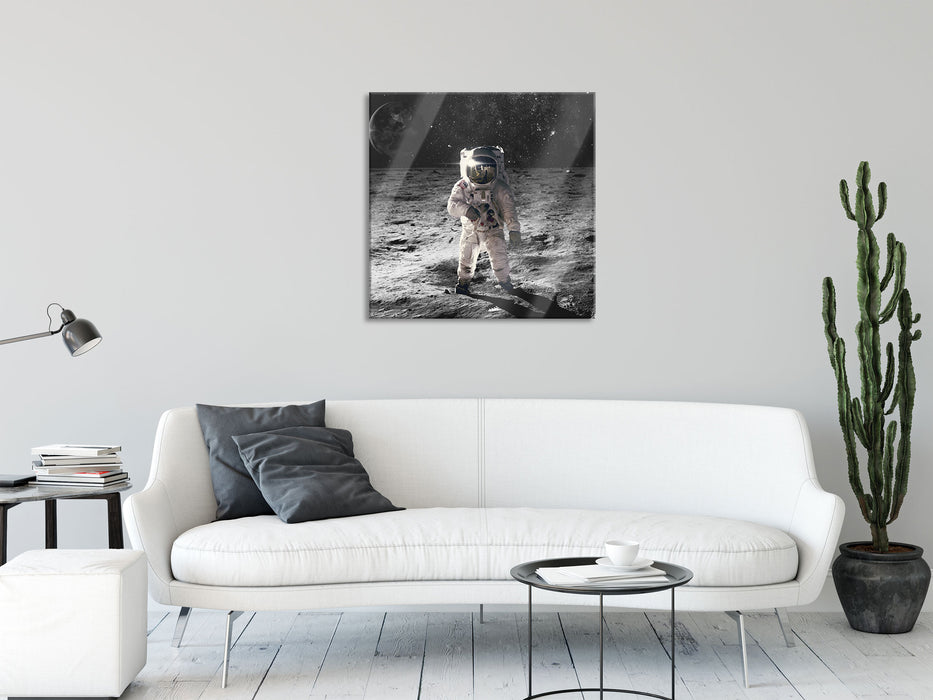 Einsamer Astronaut auf dem Mond B&W Detail, Glasbild Quadratisch