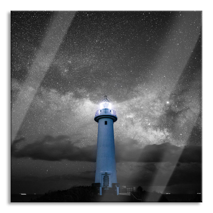 Leuchtturm in klarer Sternennacht B&W Detail, Glasbild Quadratisch