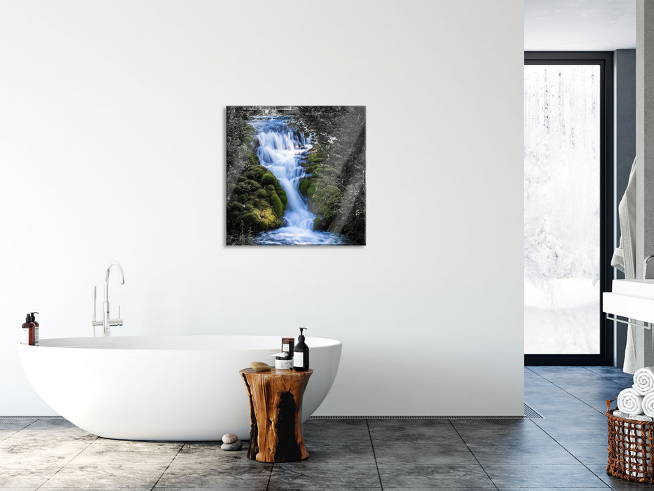 Wasserfall im grünen Wald B&W Detail, Glasbild Quadratisch