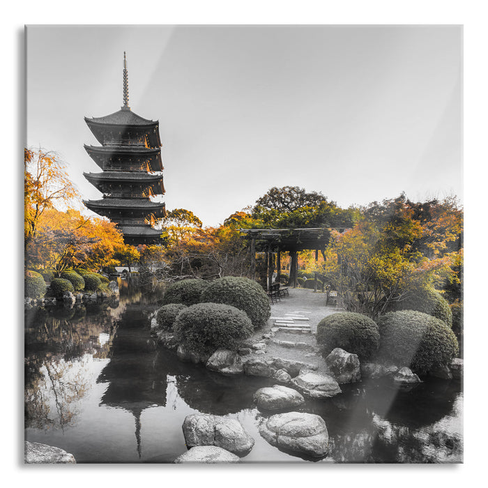 See im Herbst vor japanischem Tempel B&W Detail, Glasbild Quadratisch