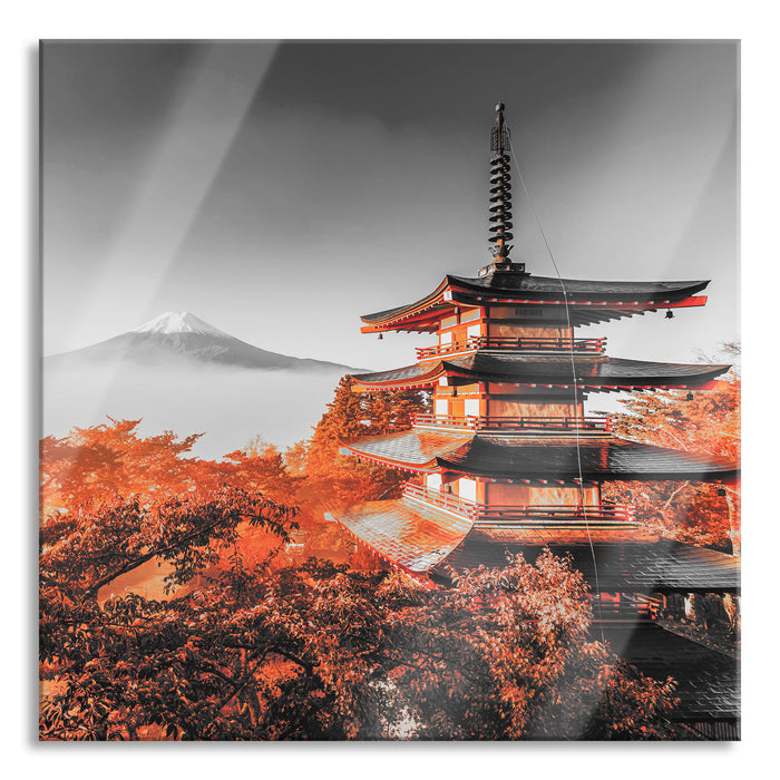 Japanischer Tempel in bunten Baumwipfeln B&W Detail, Glasbild Quadratisch