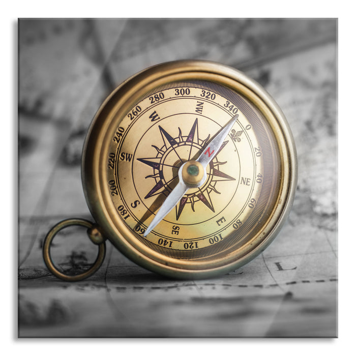 Alter Kompass auf Weltkarte B&W Detail, Glasbild Quadratisch