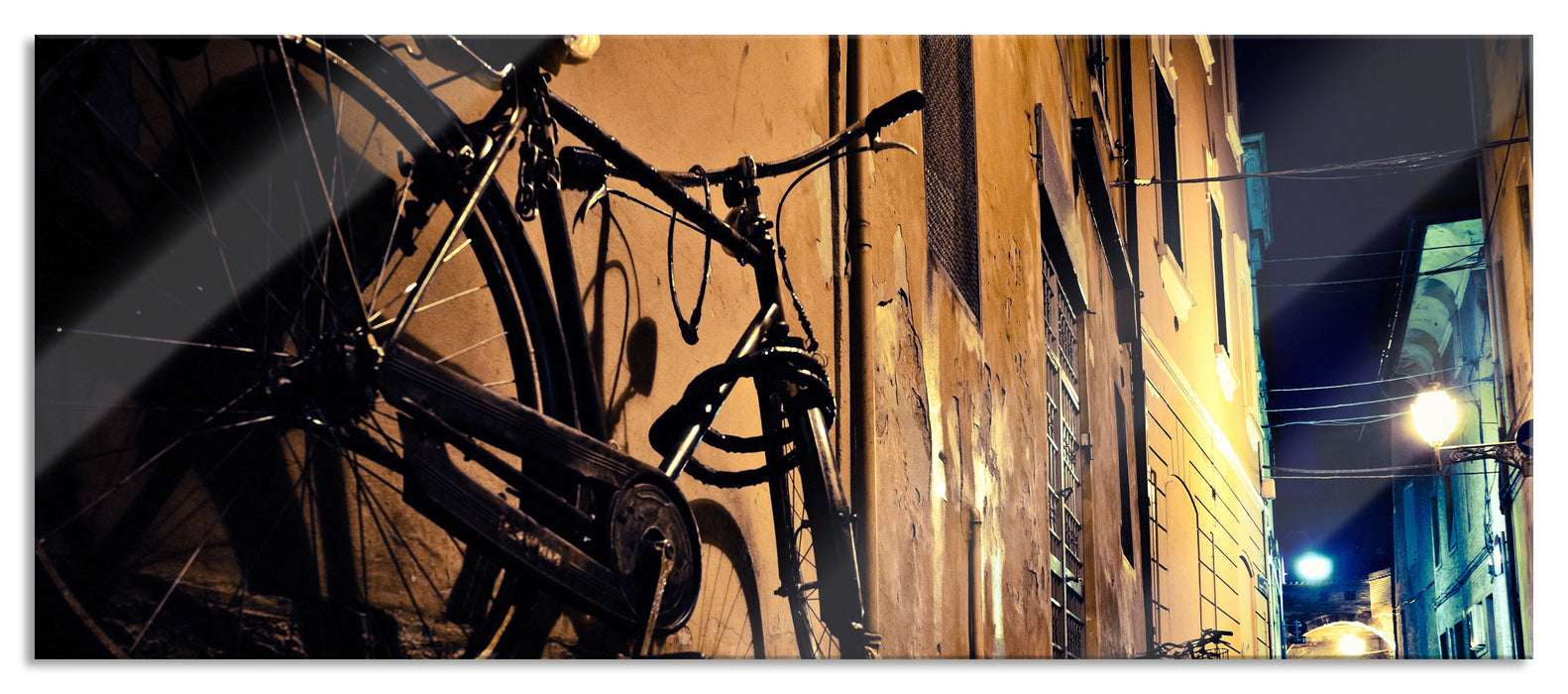Seitengasse mit Fahrrad, Glasbild Panorama