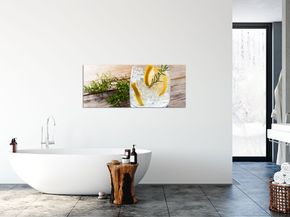 Leckerer Gin Tonic, Glasbild Panorama