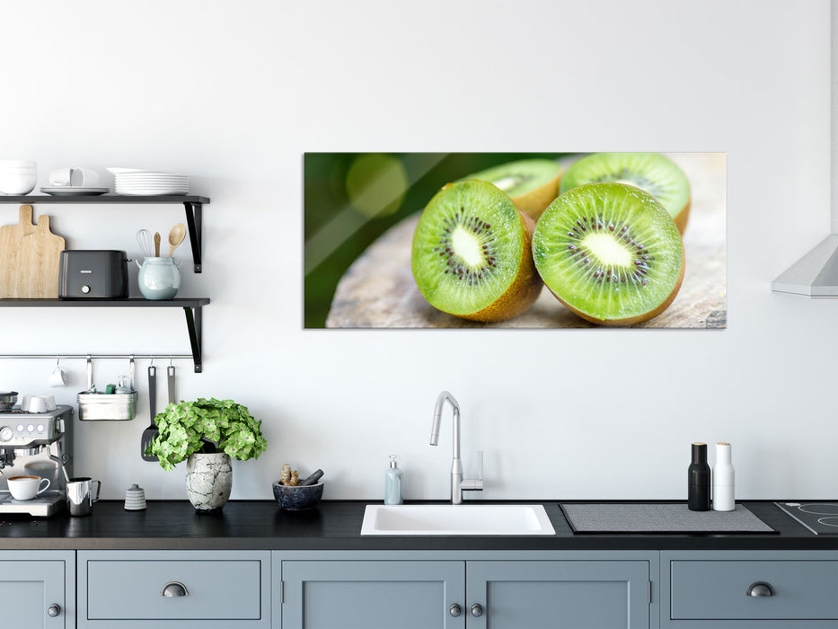 Leckere aufgeschnittene Kiwis, Glasbild Panorama