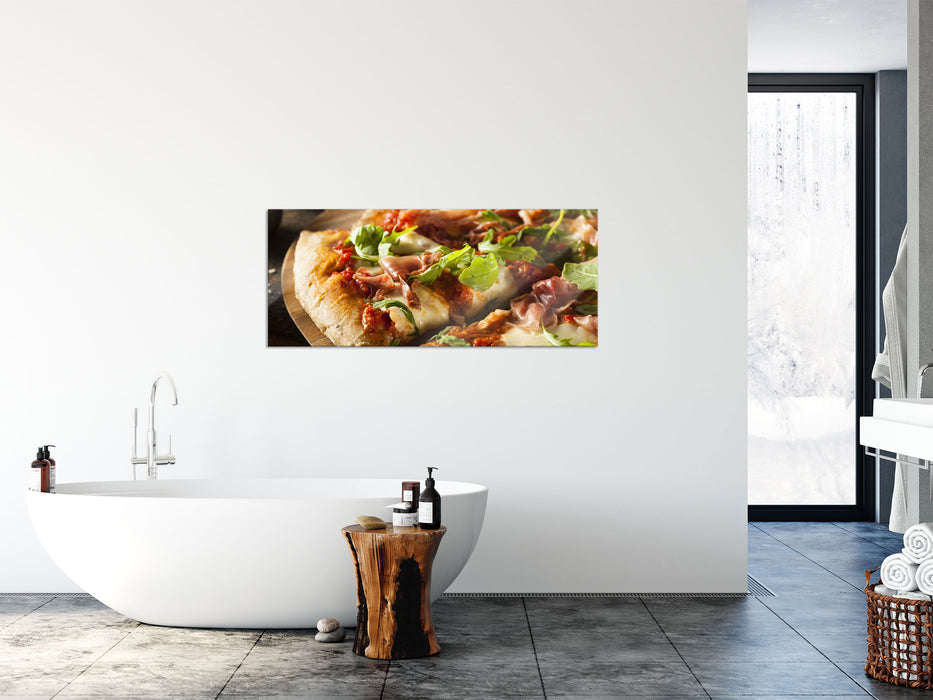 Köstliche italienische Pizza, Glasbild Panorama