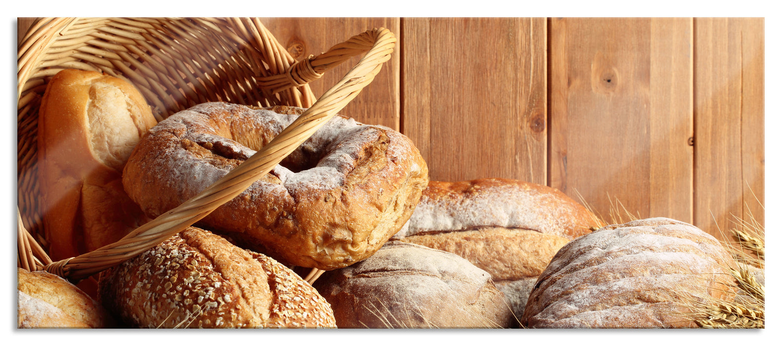 Korb mit leckerem frischen Brot, Glasbild Panorama