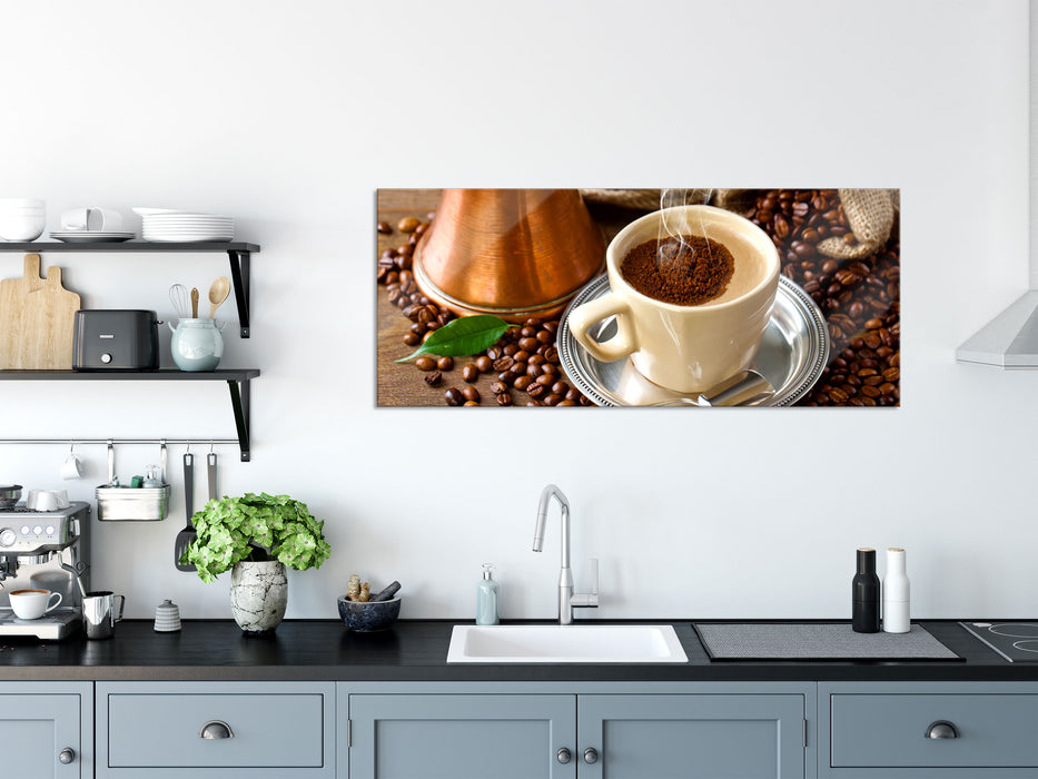 Frisch Kaffee mit Kaffeebohnen, Glasbild Panorama