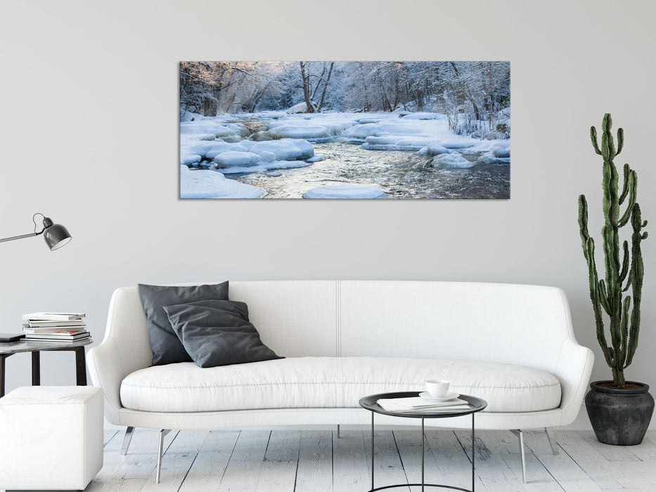 Bach in Winterlandschaft, Glasbild Panorama