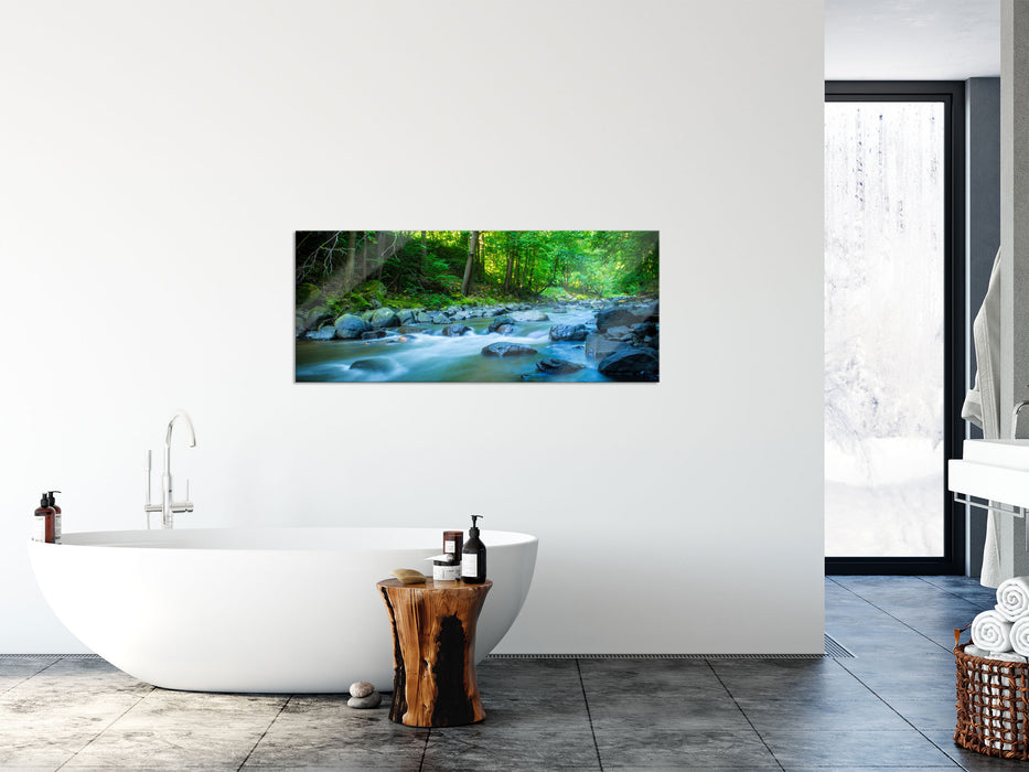 Fluss im Wald mit Steinen, Glasbild Panorama