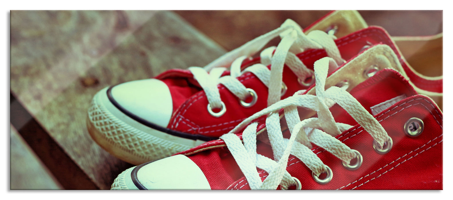 Coole Rote Schuhe, Glasbild Panorama