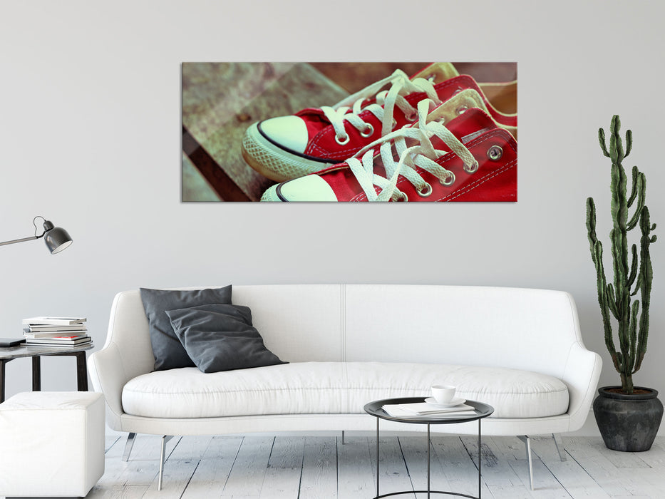 Coole Rote Schuhe, Glasbild Panorama