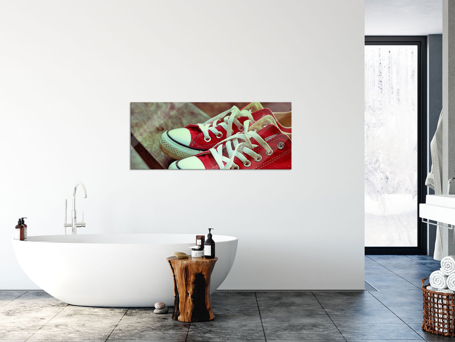 Coole Rote Schuhe, Glasbild Panorama