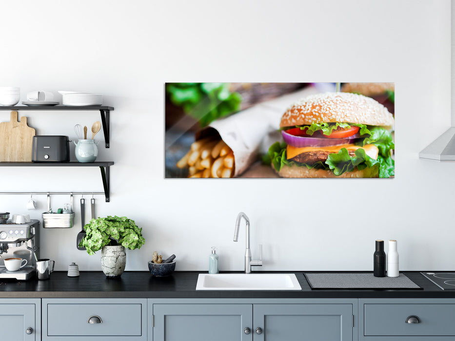 Burger und Pommes, Glasbild Panorama